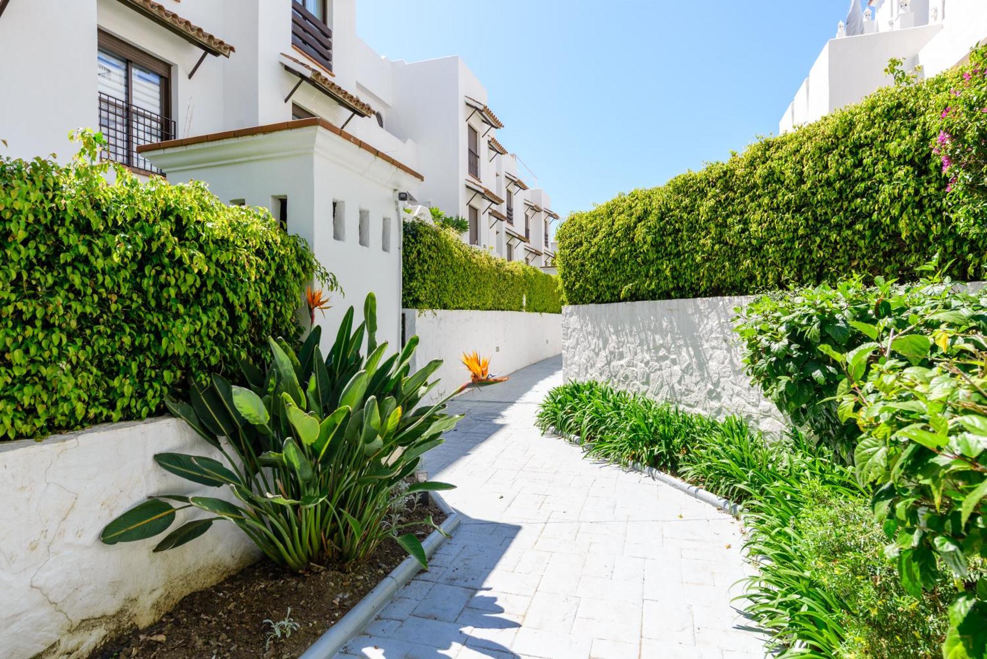 Golf Hills Bed and Breakfast Estepona Eksteriør billede