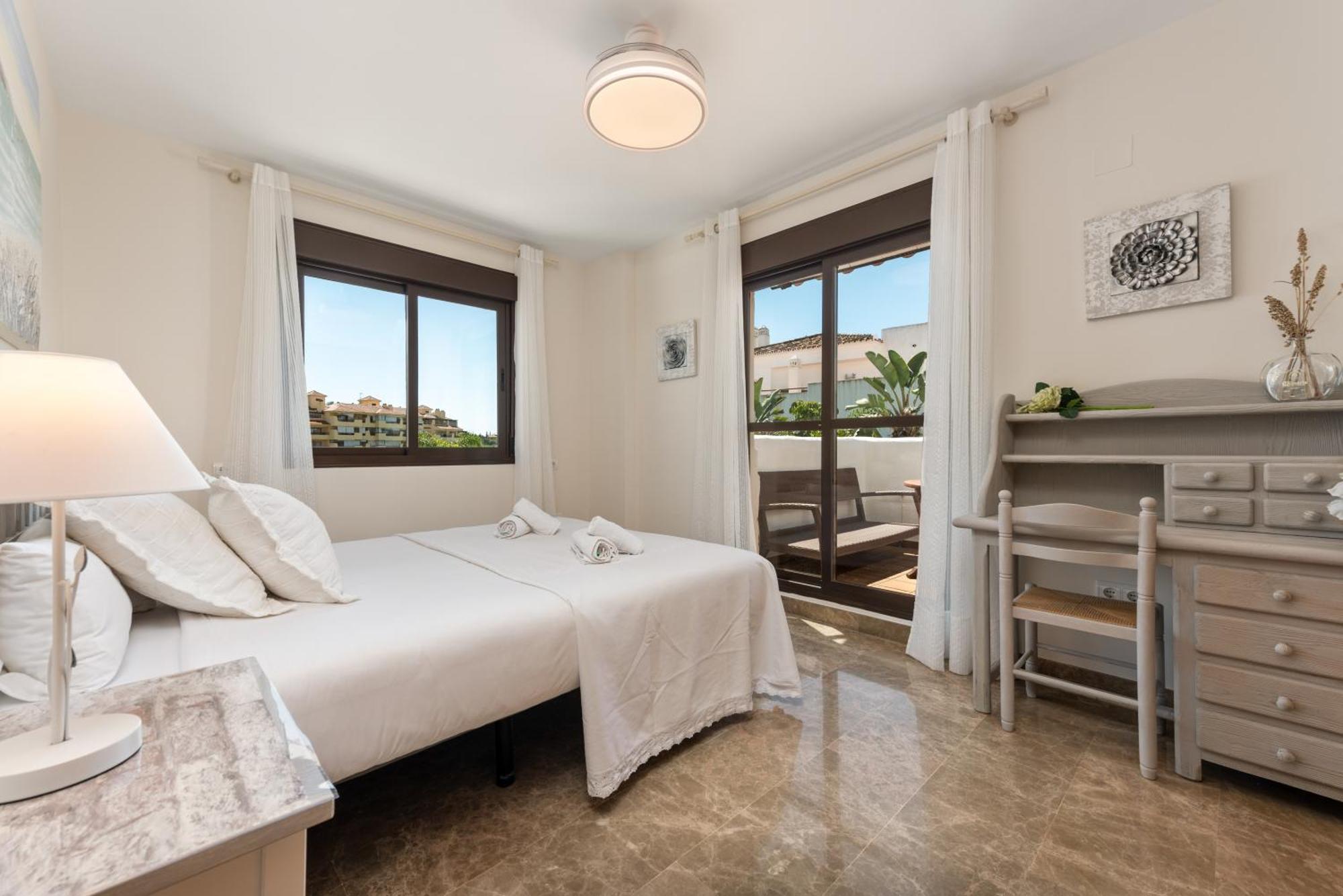 Golf Hills Bed and Breakfast Estepona Eksteriør billede